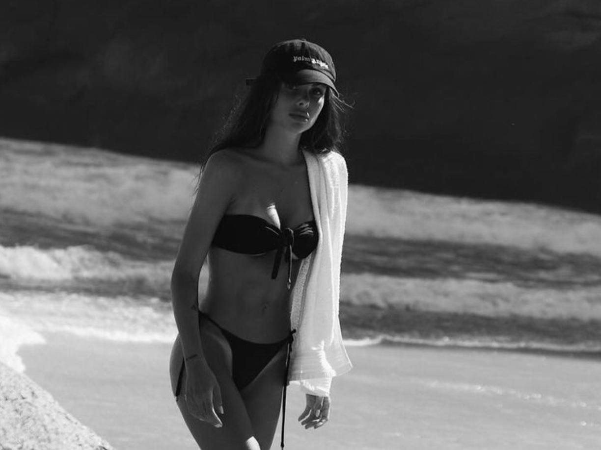 Amanda es nacida en São Paulo, apareció en los medios en 2016, en el reality show de MTV Are You The One Brasil, en el que los participantes buscan un nuevo amor.