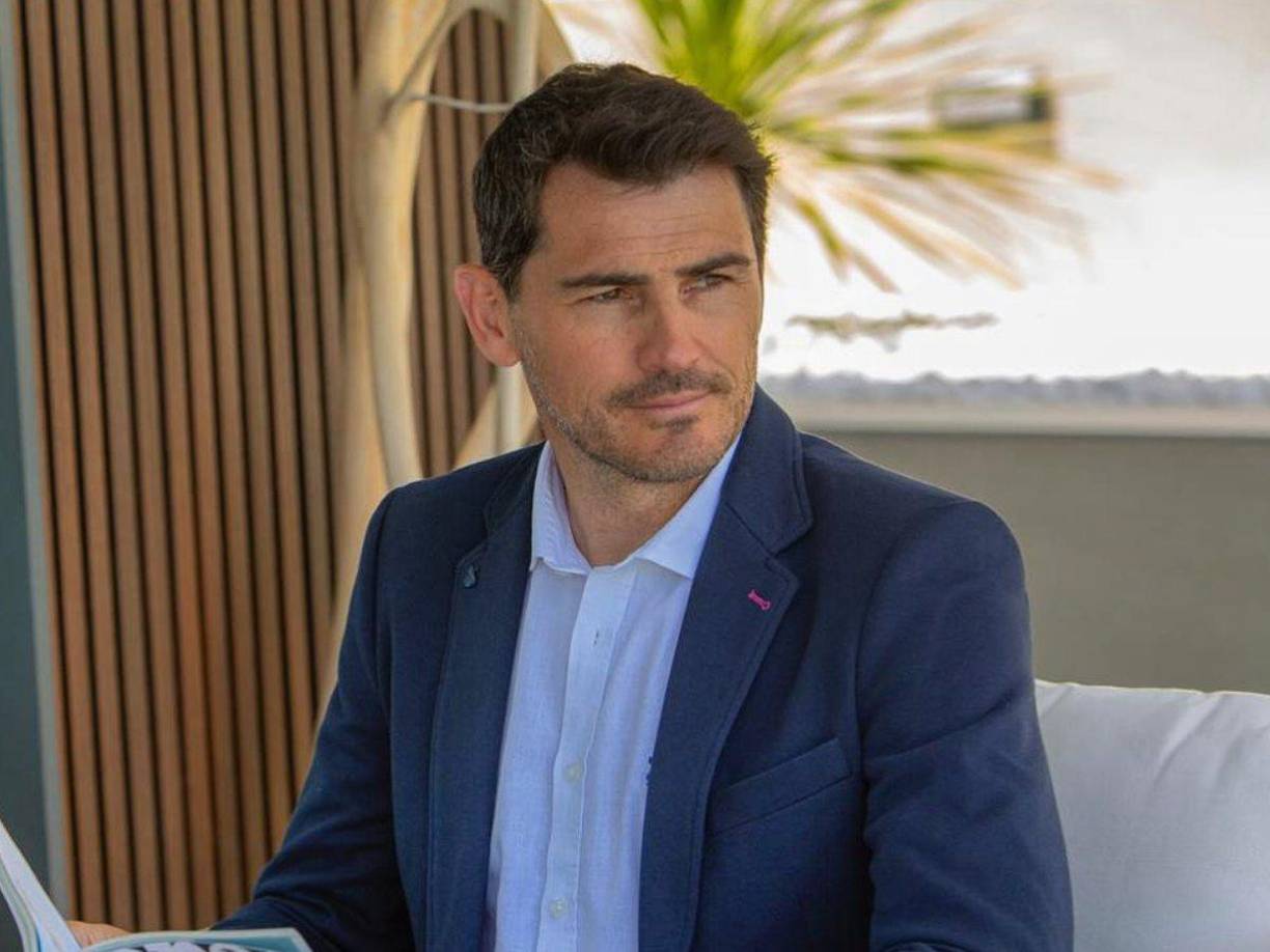 La prensa española informó que uno de los hijos escogió no ponerse el apellido de Casillas para no llegar a tener problemas con las comparaciones. 