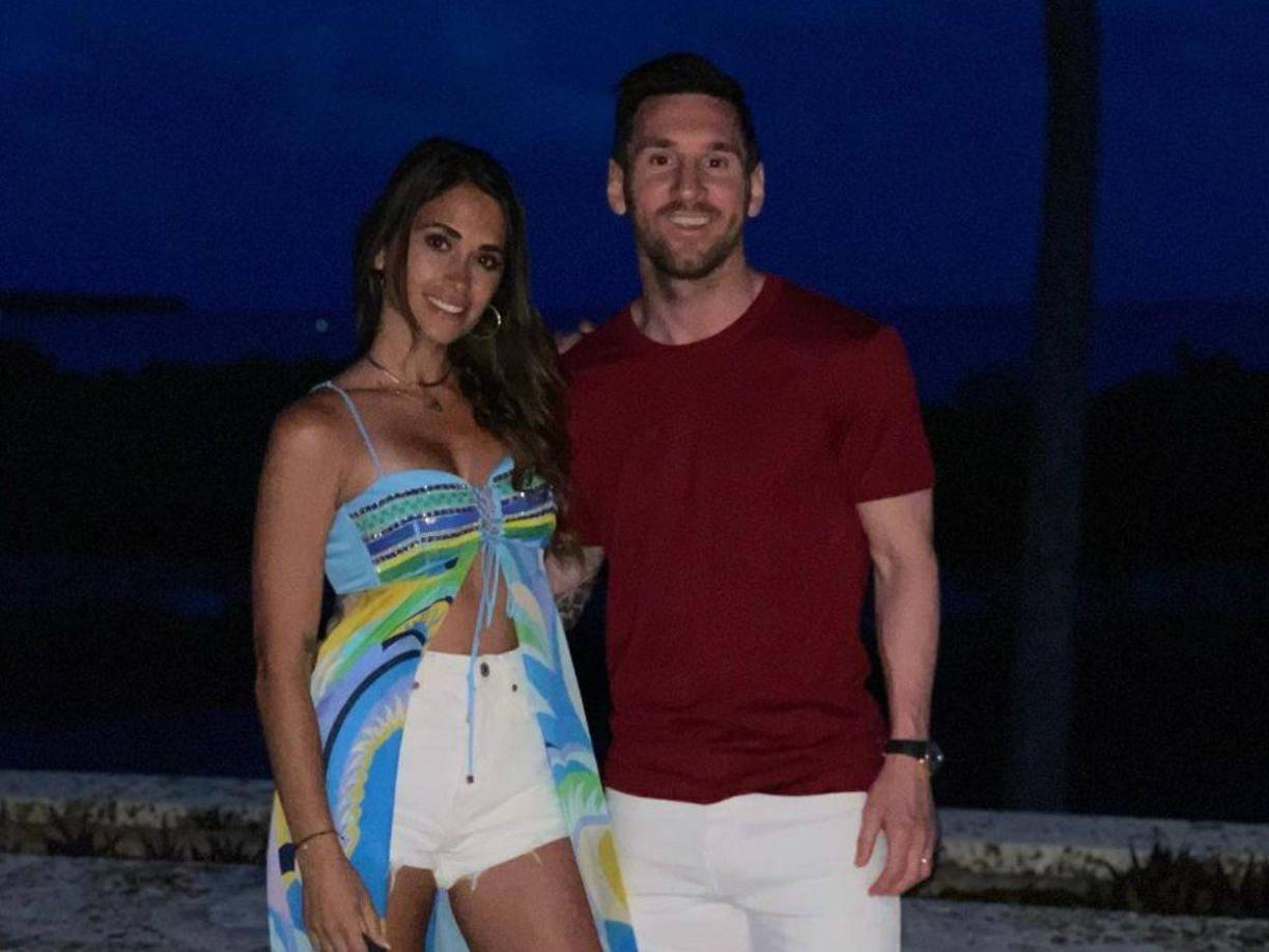 Mientras se recupera de su lesión, el delantero disfruta de unas merecidas vacaciones. 