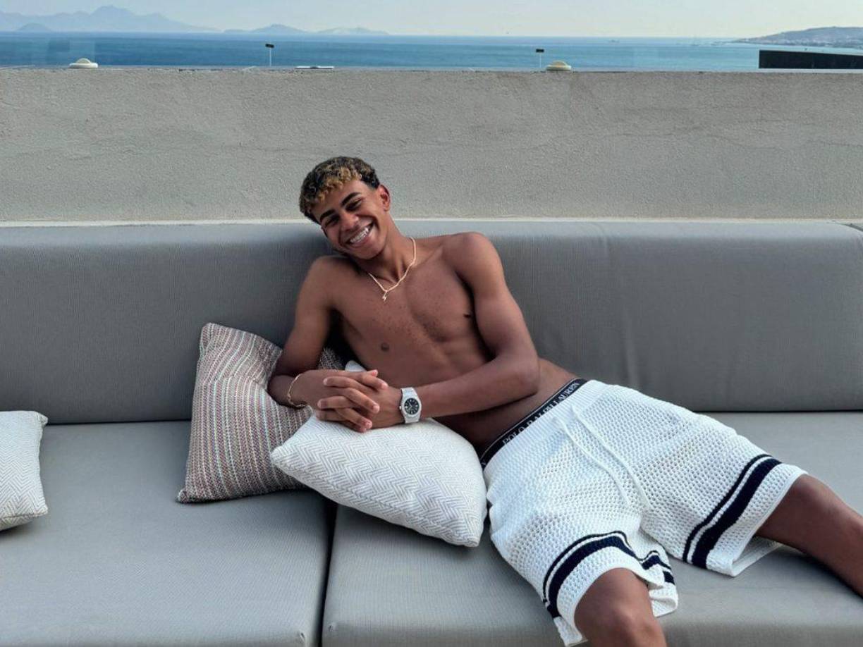 Lamine Yamal se encuentra en Grecia disfrutando de los maravillosos paisajes de sus islas y ha causado revuelo la posible relación sentimental que tiene.