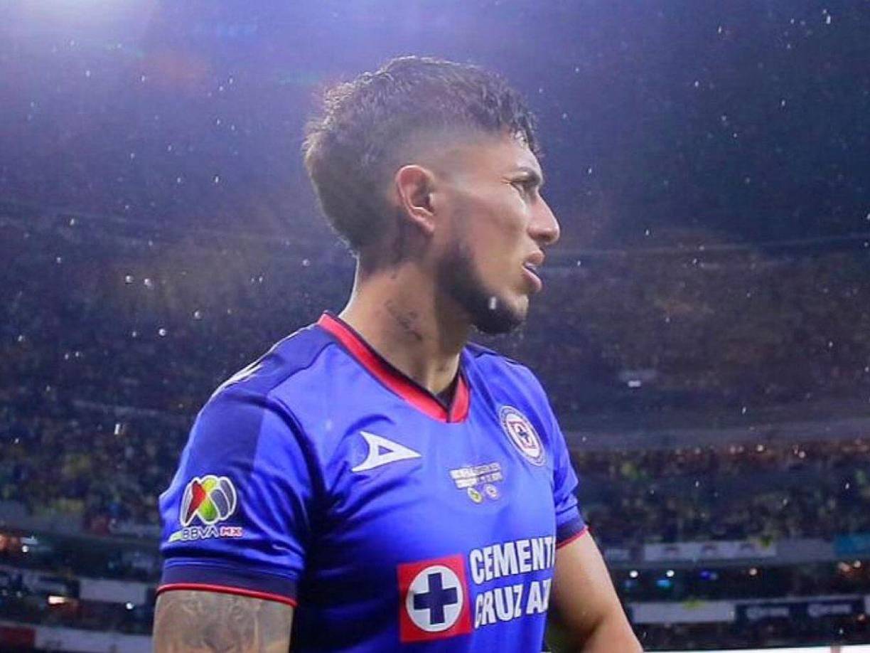 Sobre esto, Salcedo declaró que sus padres y hermana Paola llegaron a la audiencia sin haber sido citados oficialmente. Por otro lado, miembros de su familia afirmaron que el jugador convocó a sus parientes, incluidos tíos y tías, con el objetivo de causar molestias durante el evento judicial.