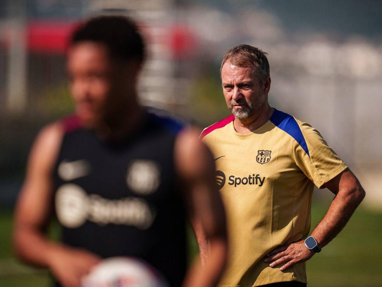 Prensa española destapa la lista de jugadores que se estarían marchando del FC Barcelona. El entrenador Hansi Flick no los quiere.