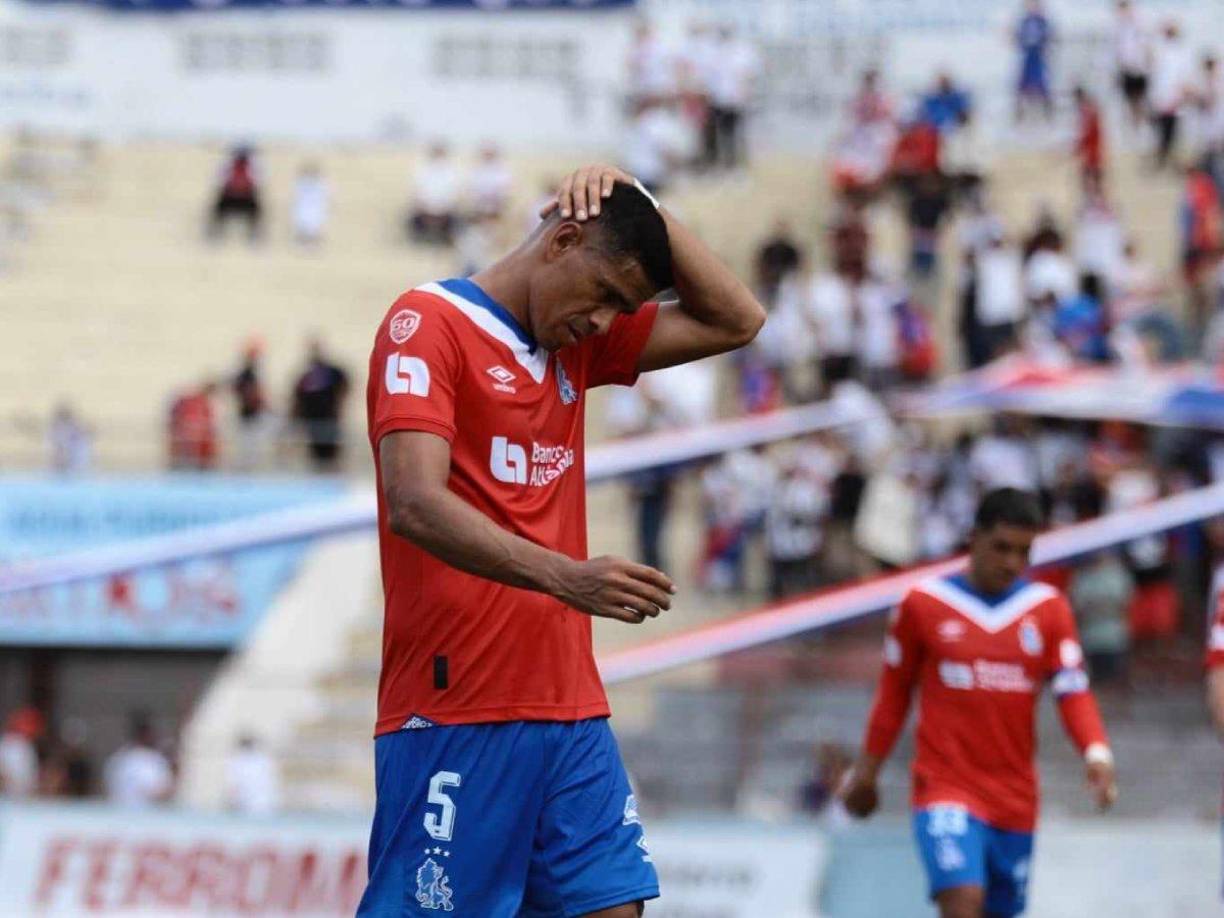 Juan Pablo Montes fue el villano ya que falló de forma increíble ocasión bajo el arco lo que pudo ser un gol clave para Olimpia. 