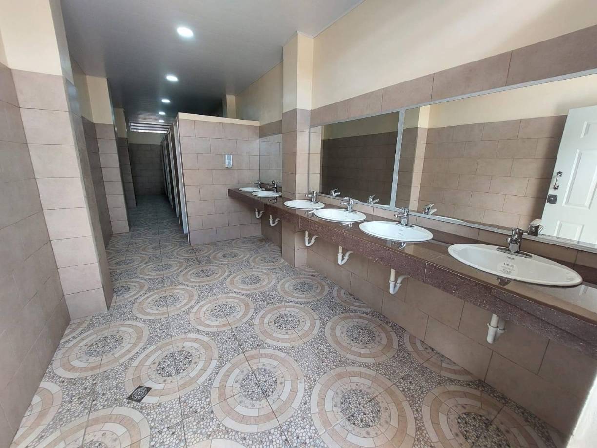 Las autoridades el Comité Pro mejoramiento del estadio Marcelo Tinoco realizaron una inversión de cerca de 800 mil lempiras en la construcción de dos modernas áreas de sanitarios.