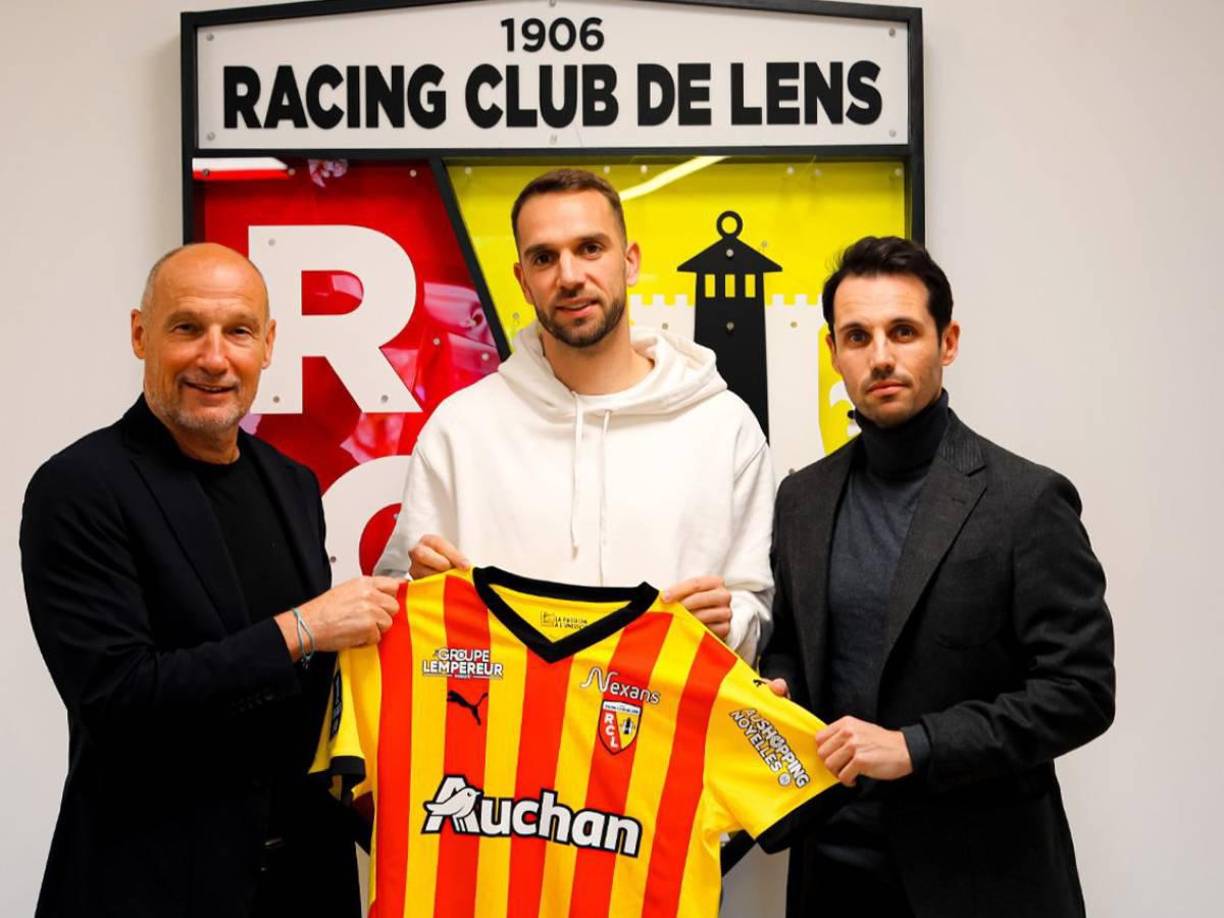 Insólito: Un día después de anunciar un acuerdo con el Olympique de Marsella por el préstamo del guardameta Pau López, el Lens comunicó que renuncia a la cesión del arquero porqué el Girona pretende retener al jugador hasta el 29 de enero.Ya no jugará en el Lens.