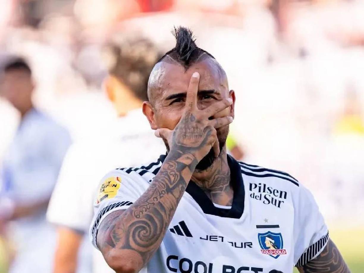 La denuncia se hizo en el local nocturno donde Carabineros realizó el empadronamiento de todos los señalados, que serán citados a declarar, pero que en el caso de Vidal “conforme a los antecedentes se determinó hacer un control de identidad en la comisaría”, añadió.