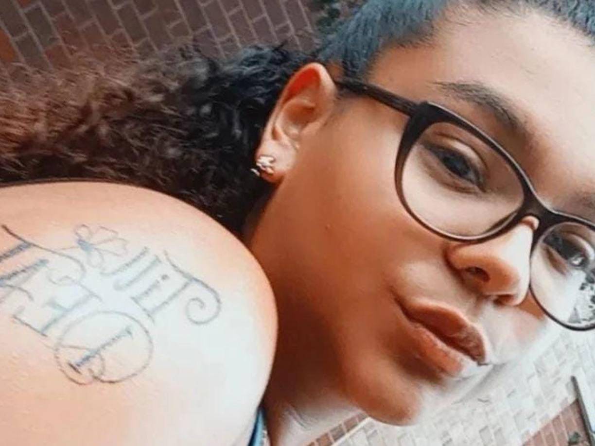 La policía acudió al Motel tras recibir <b>una llamada al 911</b> de una mujer quien dijo que Mejía no respondía en una de las habitaciones del motel.