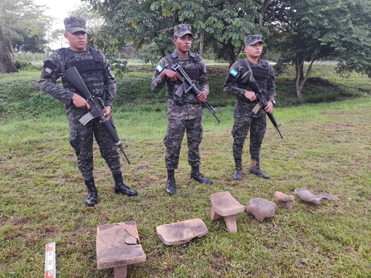 Piezas arqueológicas encontradas cerca de Ciudad Blanca, en La Mosquitia hondureña. 