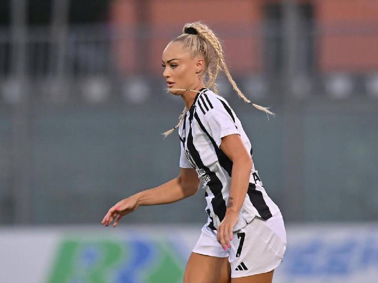 En dicha red le gusta compartir sus actividades diarias y presumir de su cuerpazo.