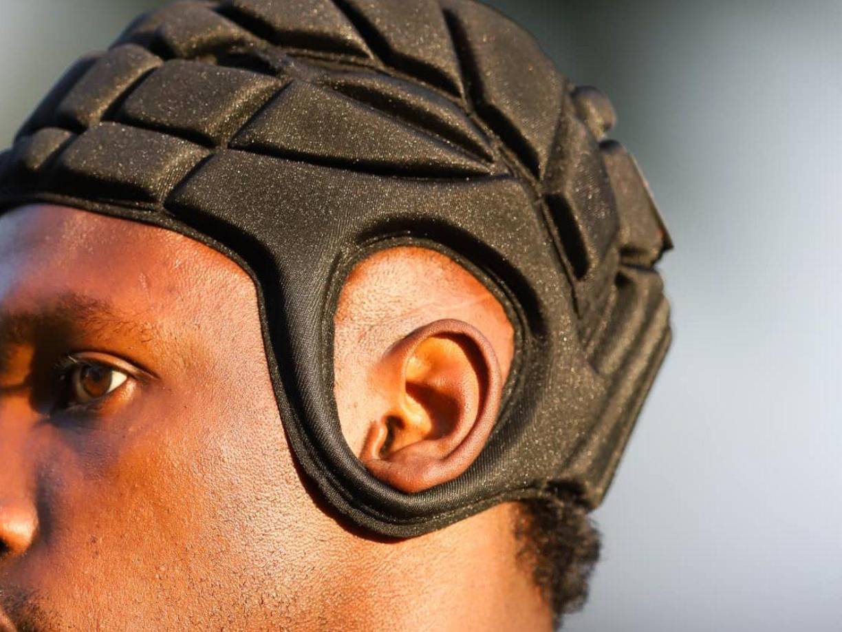 ¿Cuál es el objetivo de los cascos? Un estudio indica que los cascos de fútbol solamente reducen el riesgo de una lesión cerebral traumática en un 20 por ciento, comparado con no usar casco.