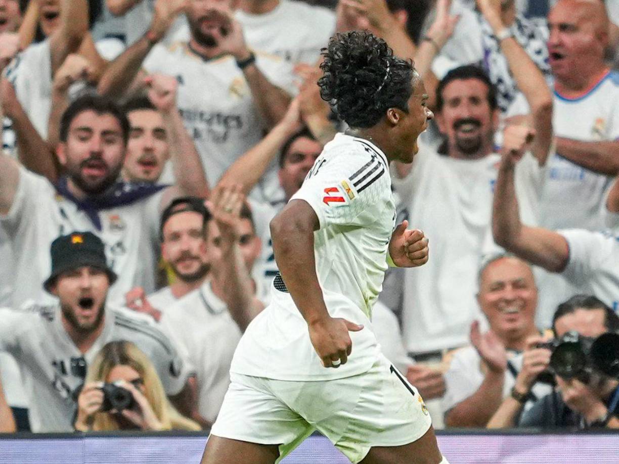Endrick, quien había ingresado por Mbappé, se lució con gol en su debut con la camiseta del Real Madrid en un juego oficial.