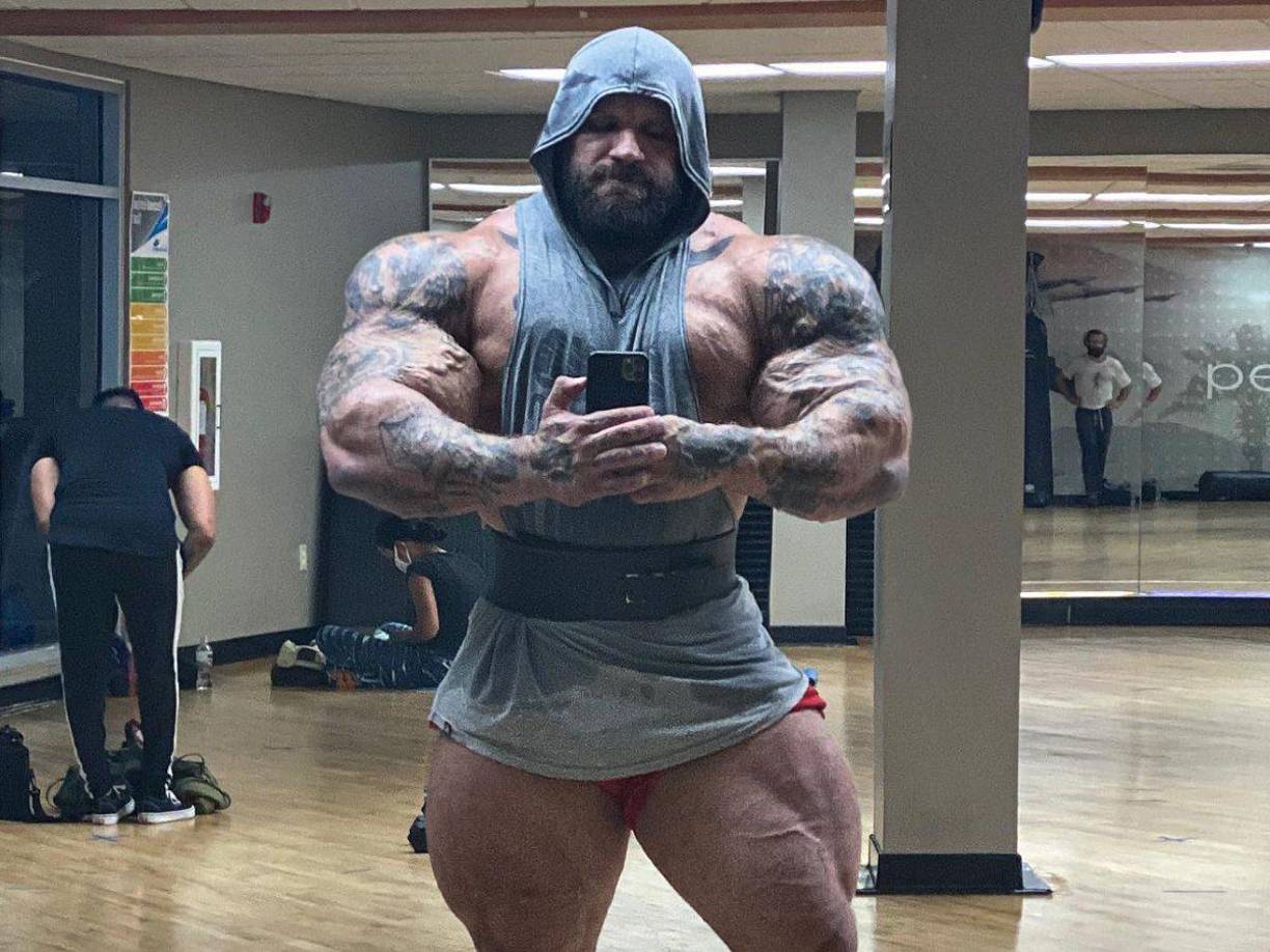 El atleta ingería hasta 16.500 calorías por día, repartidas en siete colaciones, donde los protagonistas eran sushi (consumía más de 100 piezas) y carne (acostumbraba a ingerir 2,5 kilos por jornada).