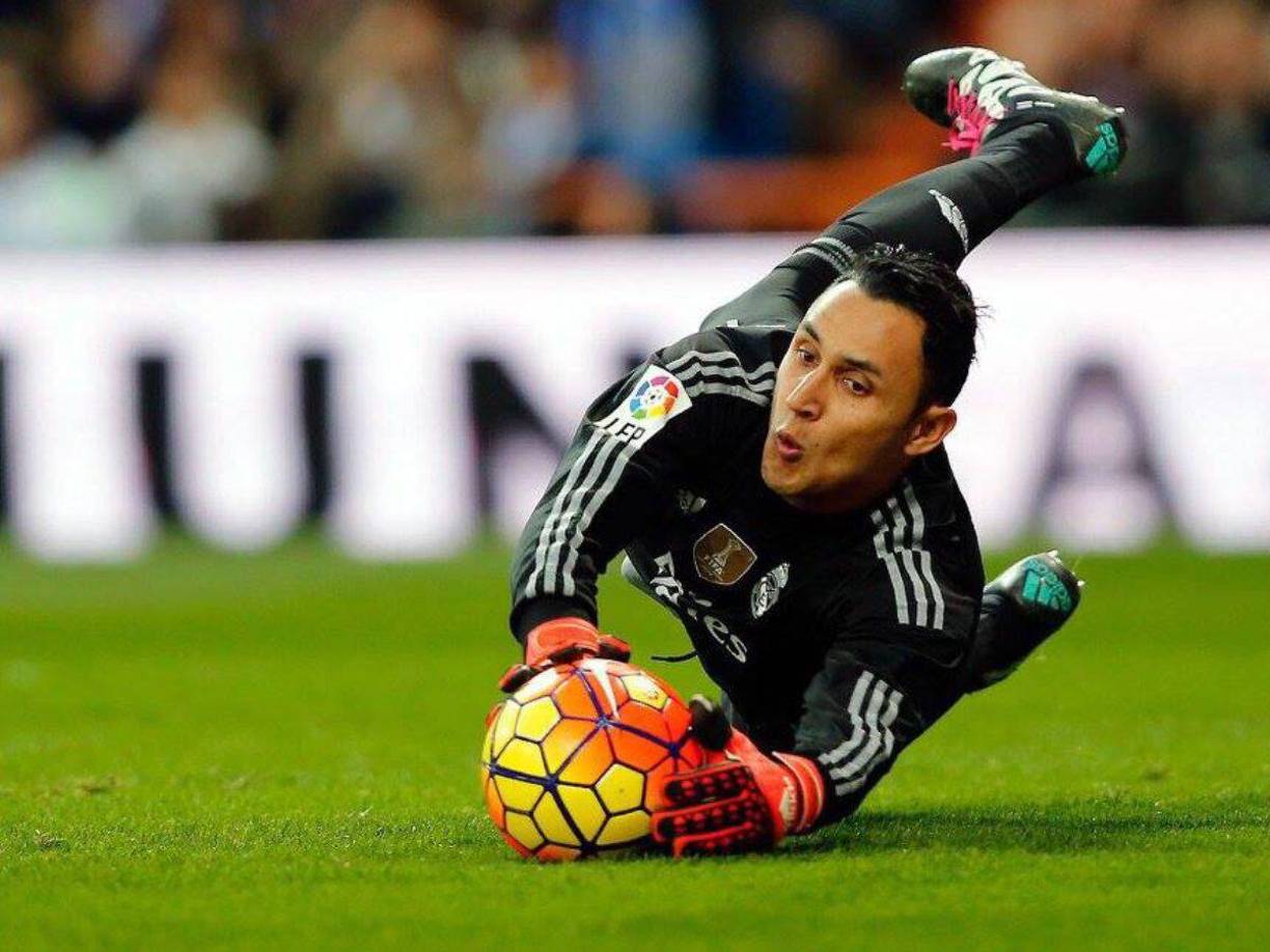 Pese a su pasado en Real Madrid, en el FC Barcelona llegaron a fijarse en Keylor Navas e inclusive Laporta se reunió con Jorge Mendes, representante del arquero tico.