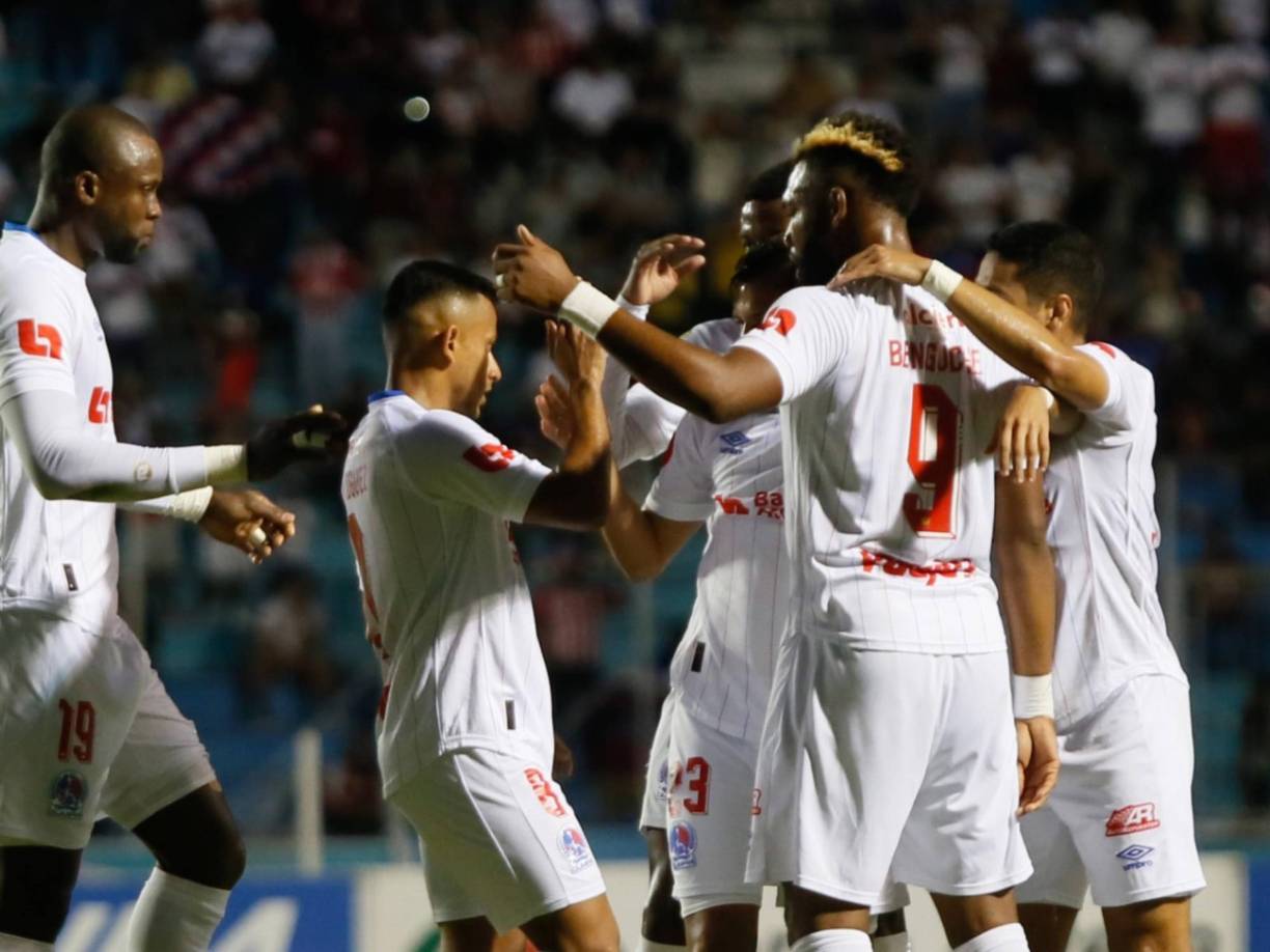 Ahora la directiva del Olimpia tiene el duro trabajo de mantener al club en lo más alto como ha ocurrido en los últimos años de la mano del entrenador argentino, Pedro Troglio, quien dirá adiós en diciembre.