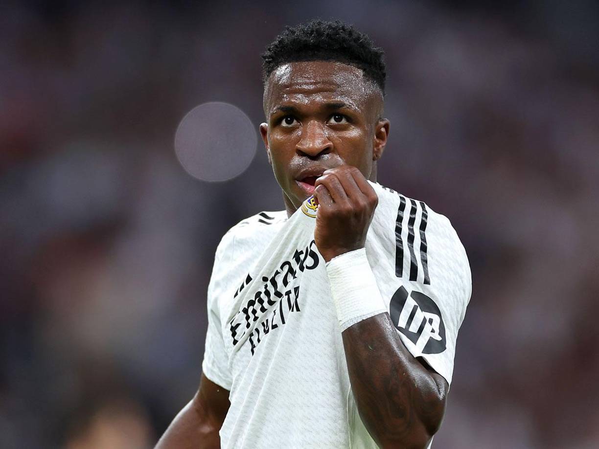 Vinicius ha recibido una oferta multimillonaria de Arabia Saudita, según el periodista Ben Jacobs. Desde el país árabe están dispuestos a hacer una locura, pagar unos 350 millones de euros por el brasileño figura del Real Madrid. El Al Nassr de Cristiano Ronaldo y el Al Hilal de Neymar están interesados en su fichaje.