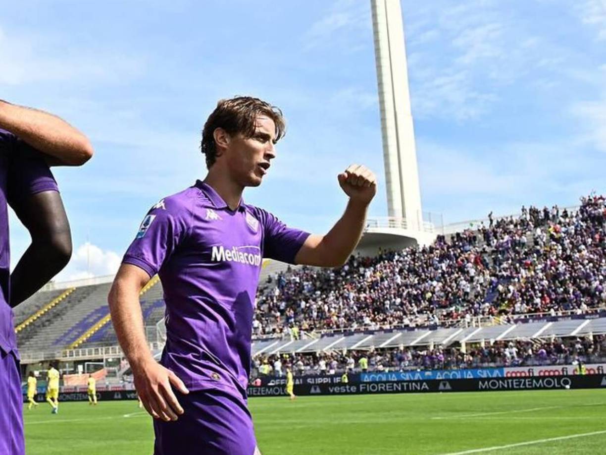 La parte crítica del episodio fue dentro de la ambulancia, donde tuvieron que utilizar un desfribilador para reanimar al futbolista, que llegó inconsciente, pero respirando al centro médico.