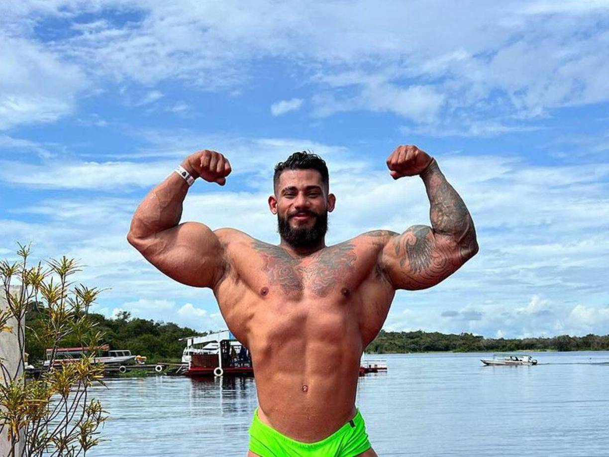 En su biografía, señaló que había ganado varios trofeos entre 2020 y 2022.