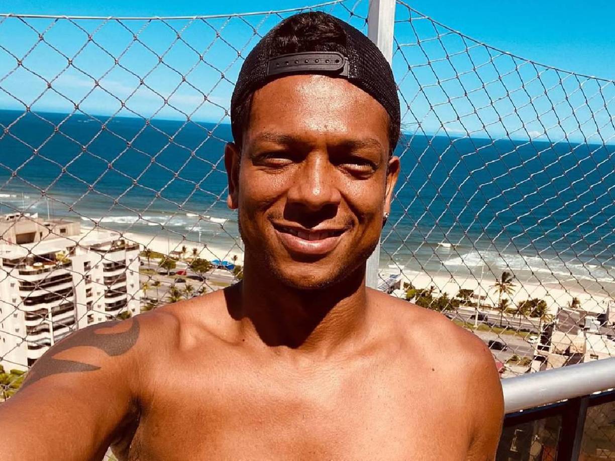 Uno de los casos conocidos es el de Fredy Guarín, el exfutbolista colombiano que ha estado involucrado en varios escándalos, entre ellos su adicción al alcohol.