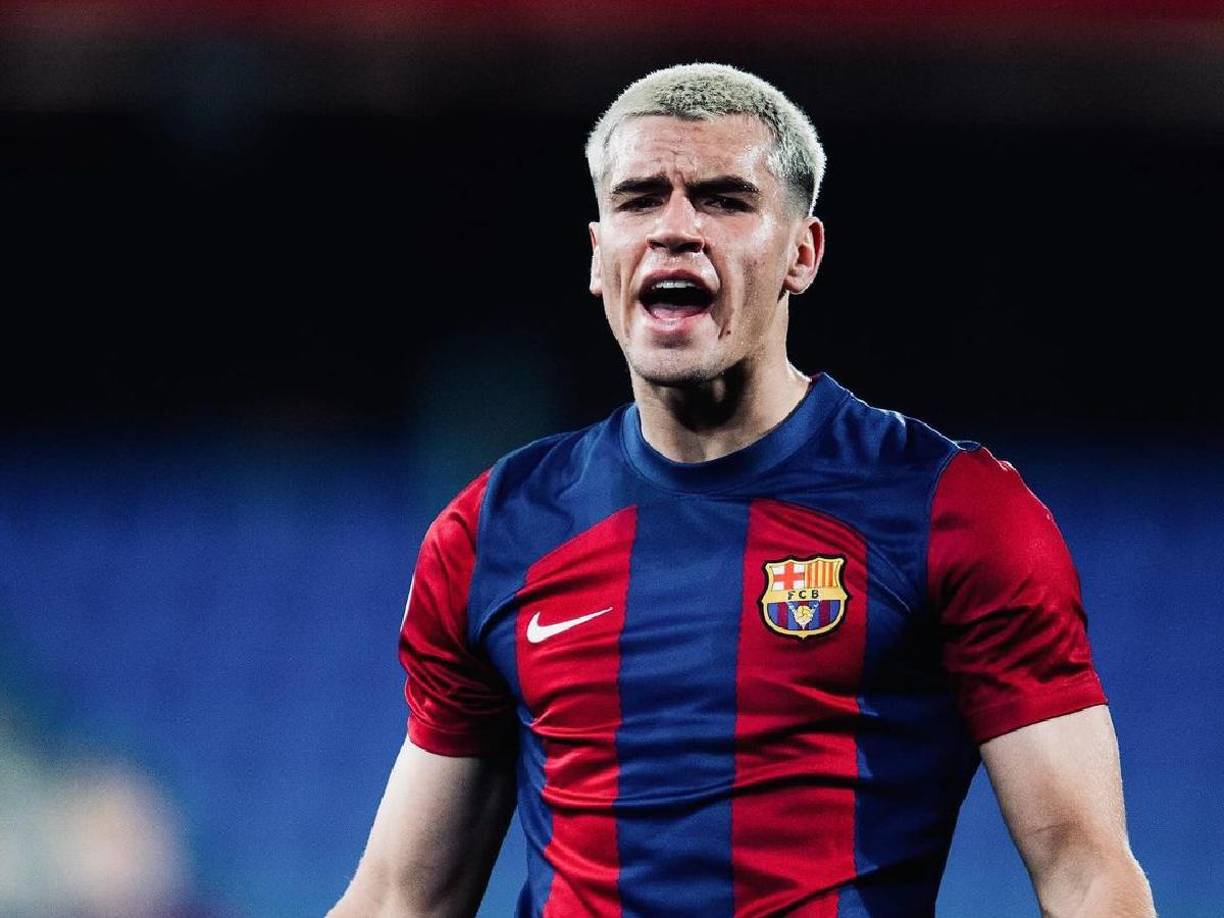 A falta del anuncio oficial, Marc Guiu completó las pruebas médicas como nuevo jugador del Chelsea en Londres. La cláusula de rescisión valorada en seis millones de euros se pagó, según confirmó el Barcelona. 