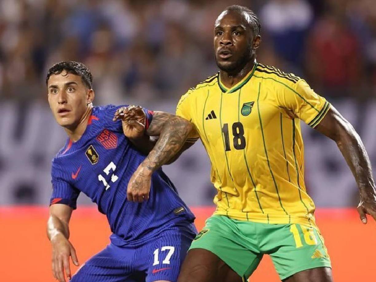 El futbolista jamaicano estuvo envuelto en un accidente de tráfico y medios como The Sun desvelaron la imagen de cómo quedó su auto.