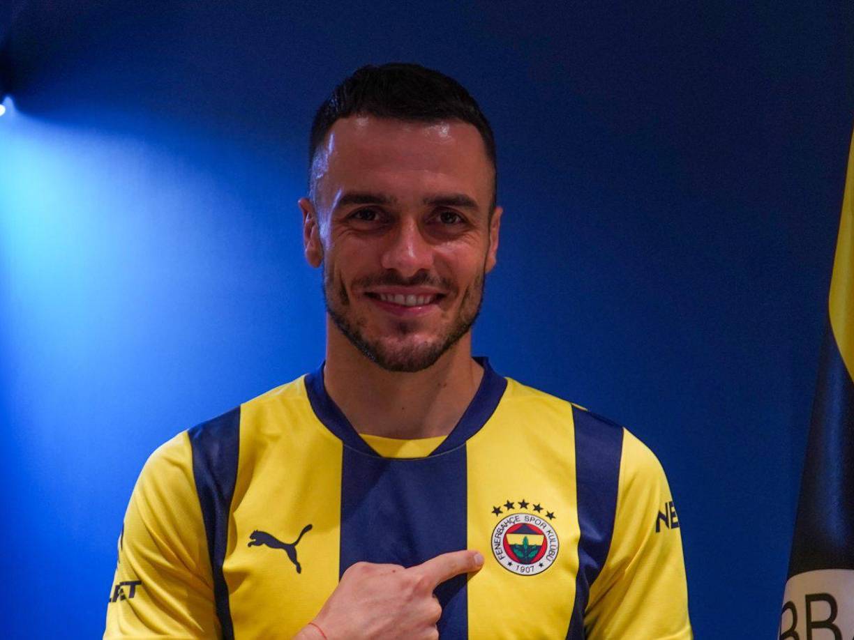 La Juventus ha confirmado la cesión del extremo serbio Filip Kostic al Fenerbahce de Mourinho. El préstamo durará una temporada, hasta el 30 de junio de 2025.