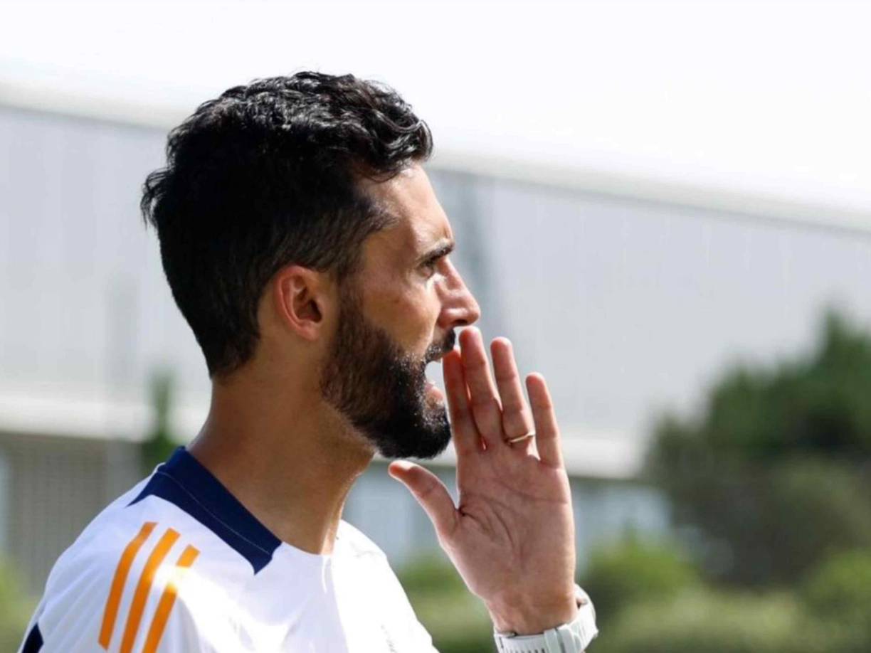 Álvaro Arbeloa está teniendo éxito en el juvenil del Real Madrid y no se descarta que reciba una oportunidad en el primer equipo. 