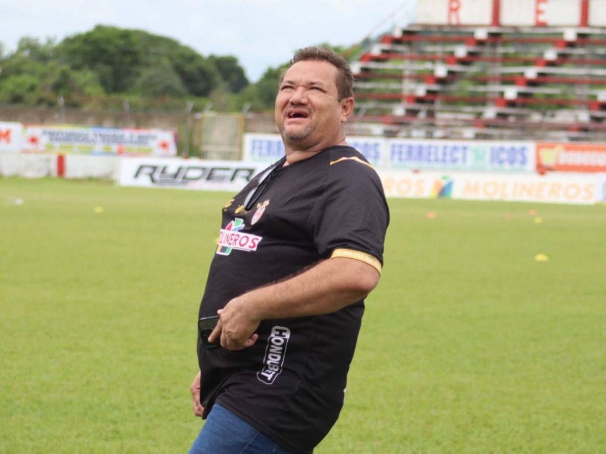 ”Nos llenan los estadios o nos vamos”, Ricardo Elencoff, presidente de la Real Sociedad, se mostró molesto por la poca cantidad de aficionados que llegaron al estadio y advirtió que podría llevarse al equipo de la ciudad de Toca. 