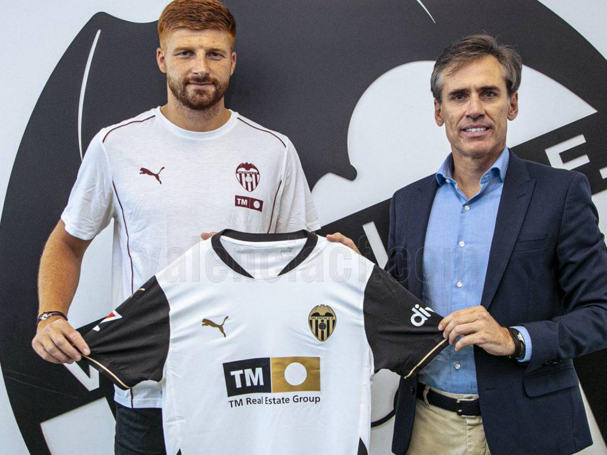 El central belga Maximiliano Caufriez es nuevo jugador del Valencia . Arriba por una temporada con opción de compra por 2.800.000 €.