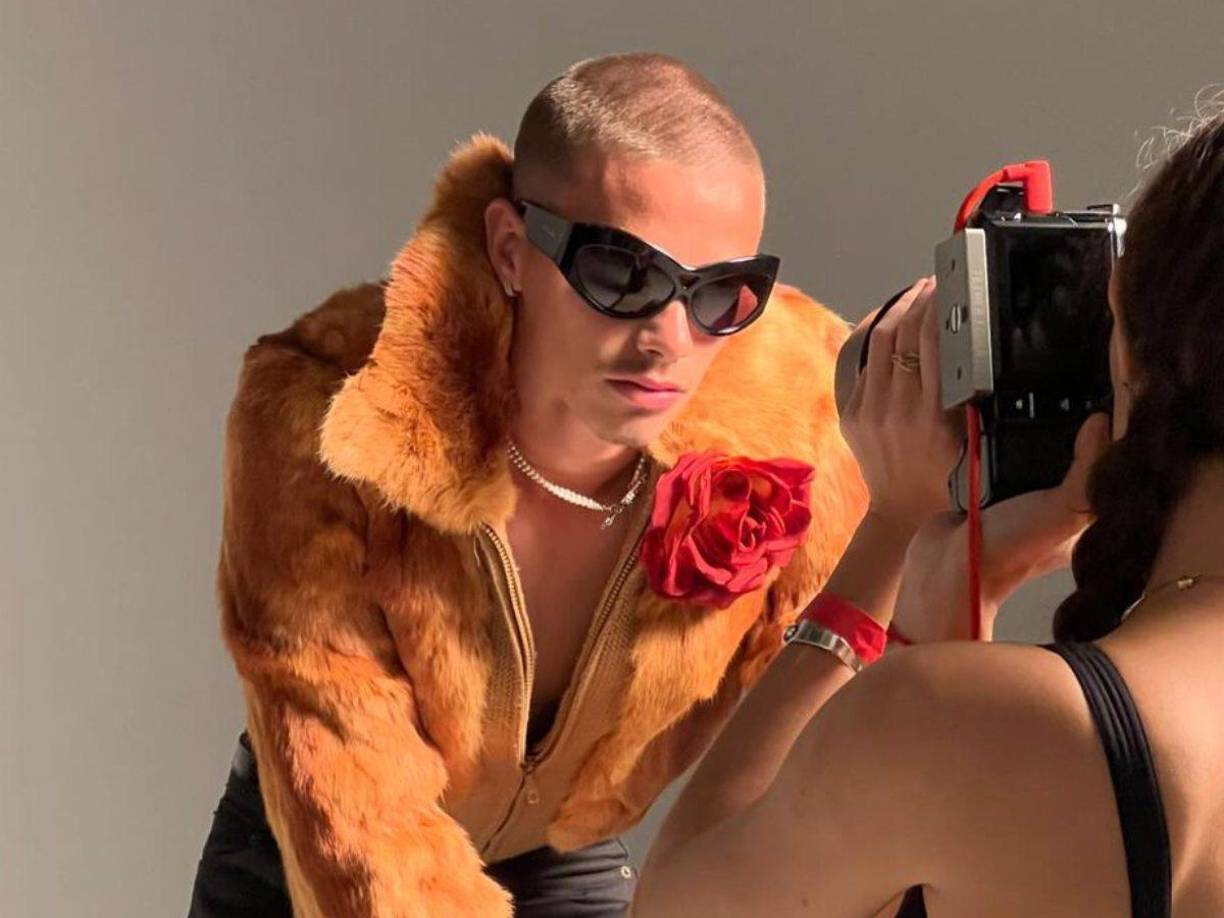 “Es una decisión meditada y que le acerca a su madre, ya que parece que Romeo espera firmar un acuerdo con la importante casa de moda parisina Safe”, añadieron desde Inglaterra.