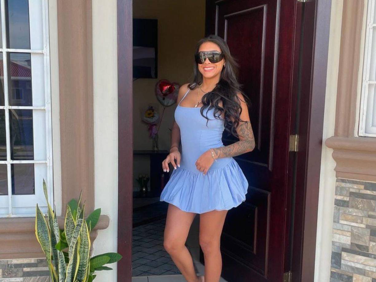 La bella Alexandra radica desde hace unos días en San Pedro Sula y presume su cuerpazo en redes sociales.