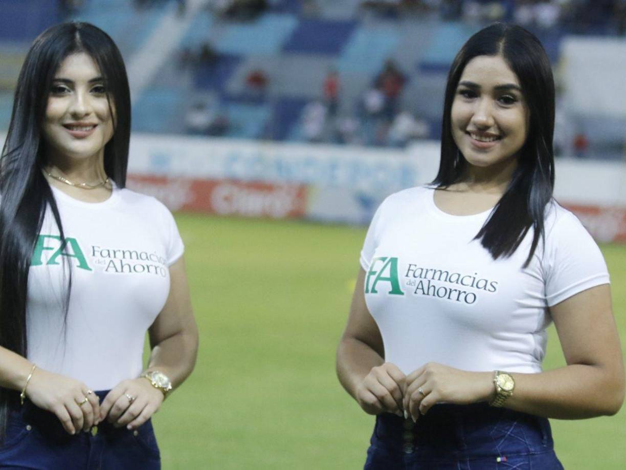 Dos hermosas edecanes que llegaron a realizar su trabajo en el Olimpia vs Real Sociedad.