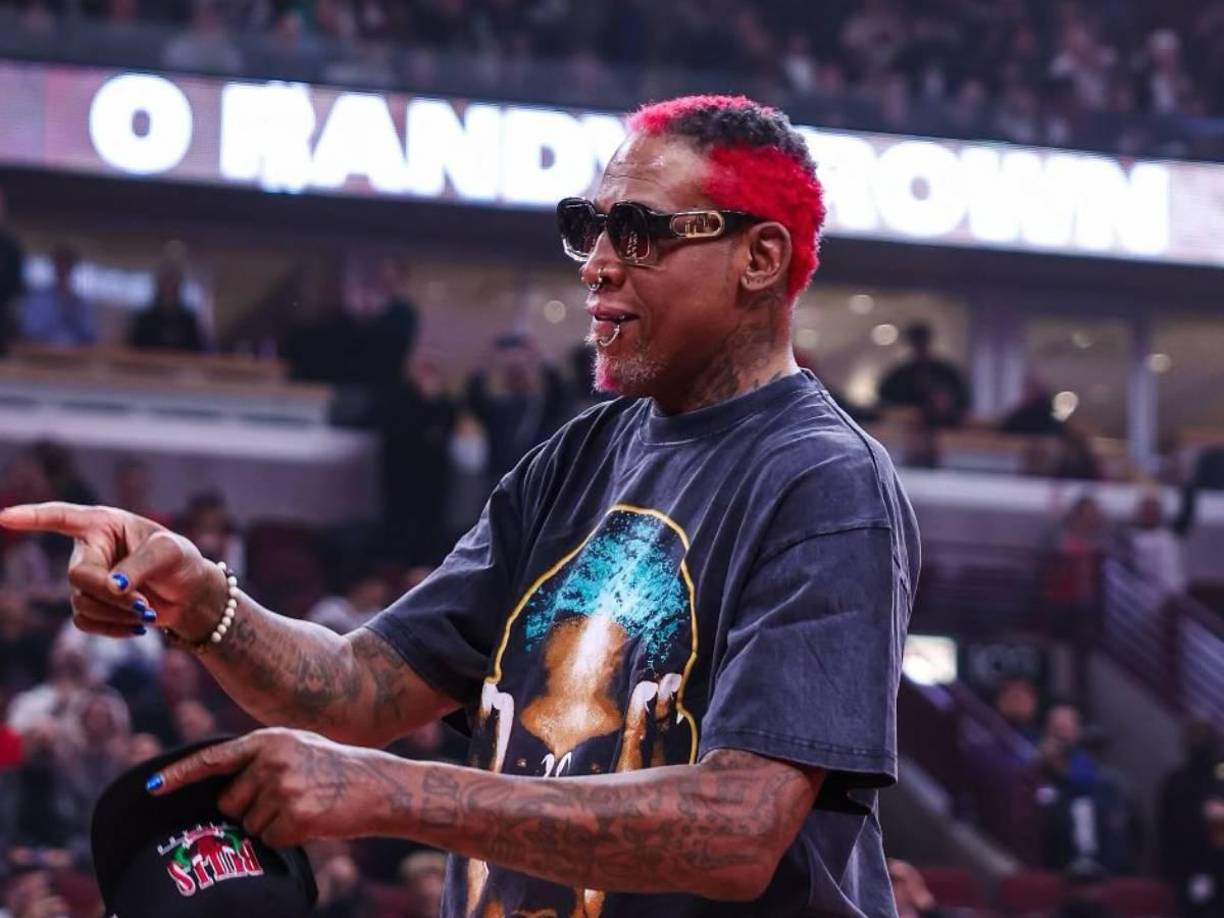 Dennis Rodman se caracterizó por su extravagante y llamativa personalidad que lo marcaron como un ícono de la NBA durante los 90 y principios del 2000, pero a la par de sus títulos con los Chicago Bulls de Michael Jordan, Scottie Pipen y compañía, también ocultaba una sombría faceta como padre.