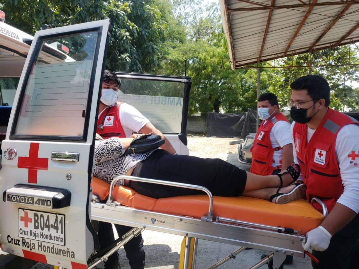 Las personas heridas fueron trasladadas a centros asistenciales locales. 