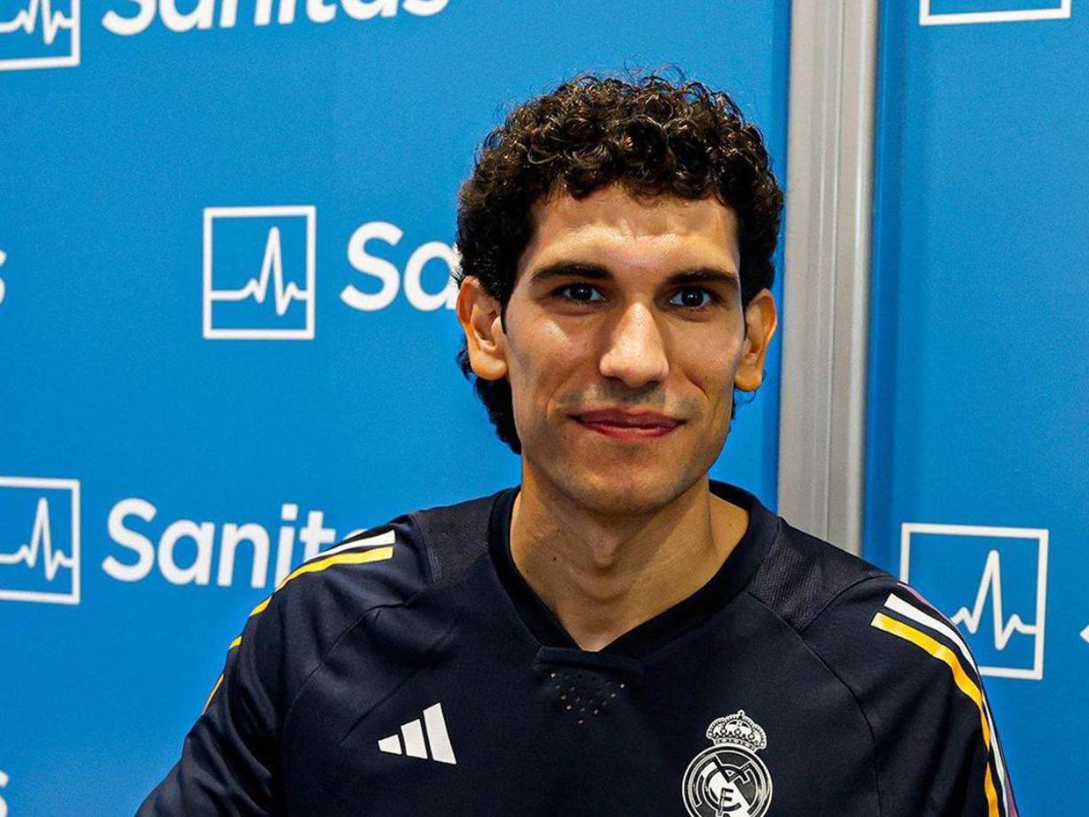 Prensa española informa que Jesús Vallejo no entra en los planes de Ancelotti de cara a la próxima campaña.