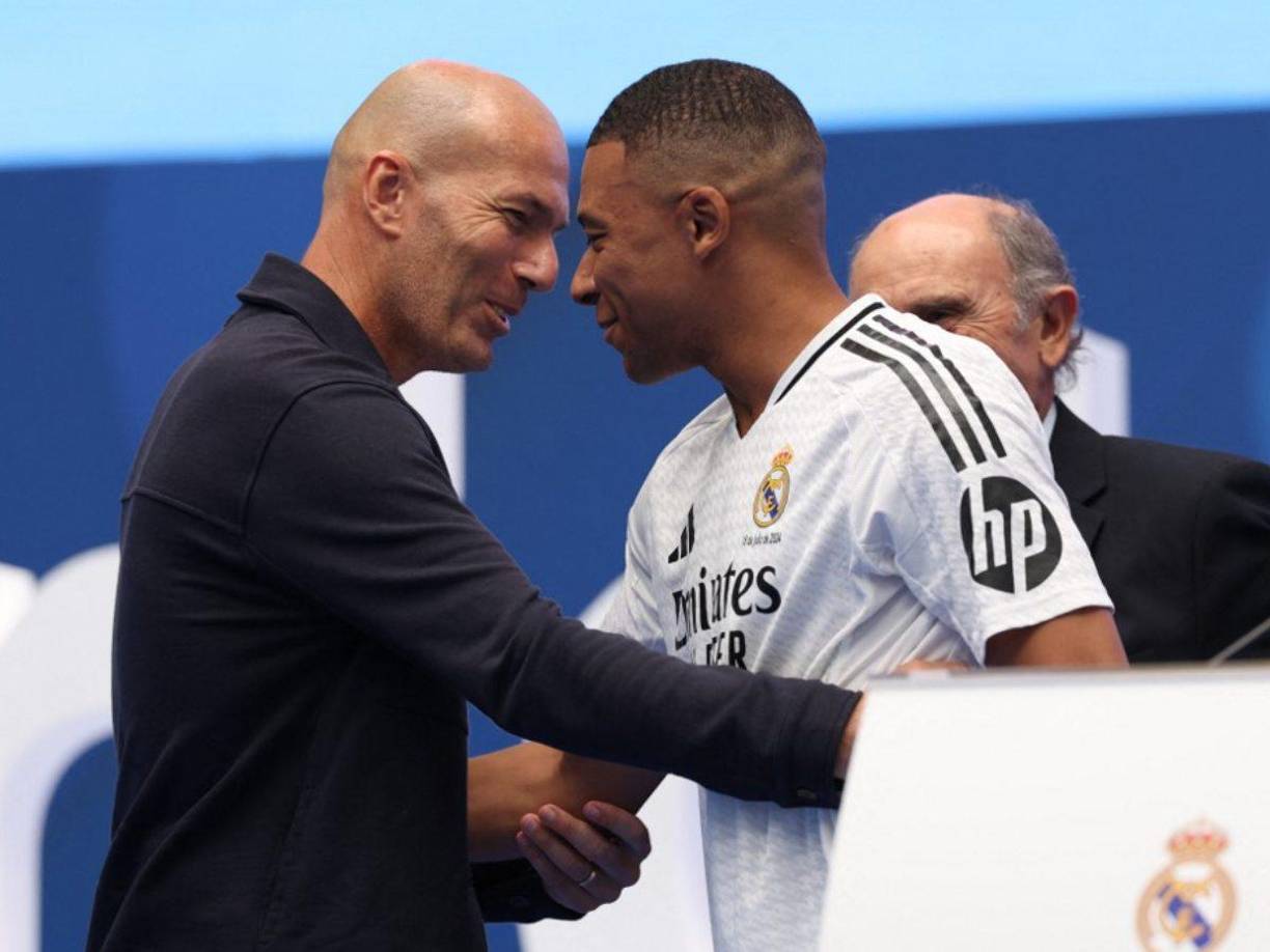 Zidane fue invitado especial y le dio la bienvenida a Kylian.