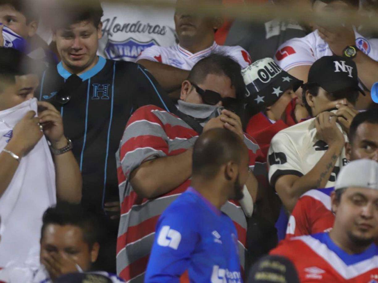 Así fueron captados aficionados del Olimpia en su sector. 