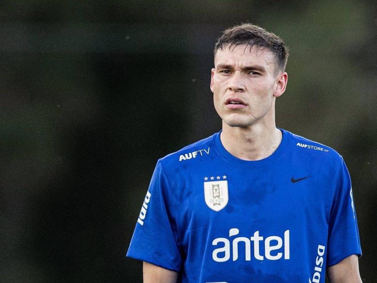 Según Sky Sports, Manchester United está considerando tanto un acuerdo permanente como un préstamo con obligación de compra por Manuel Ugarte. El volante uruguayo no entre en los planes de Luis Enrique en París.