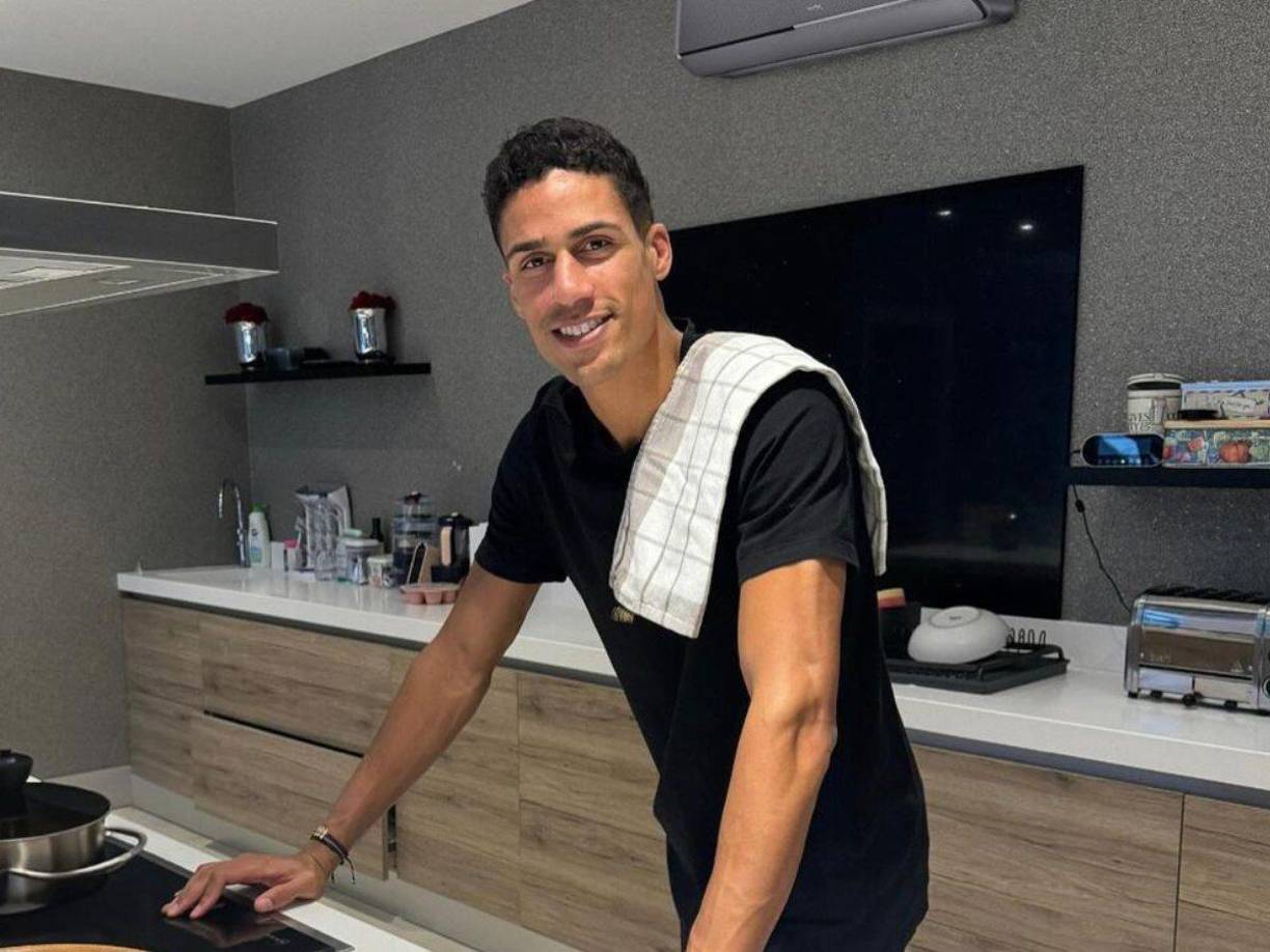 Sorpresa. Según Fabrizio Romano, el defensor francés Raphael Varane ha tomado la decisión de aceptar el reto de unirse al Como, equipo que recientemente ascendió en Italia y que dirige el español Fábregas.