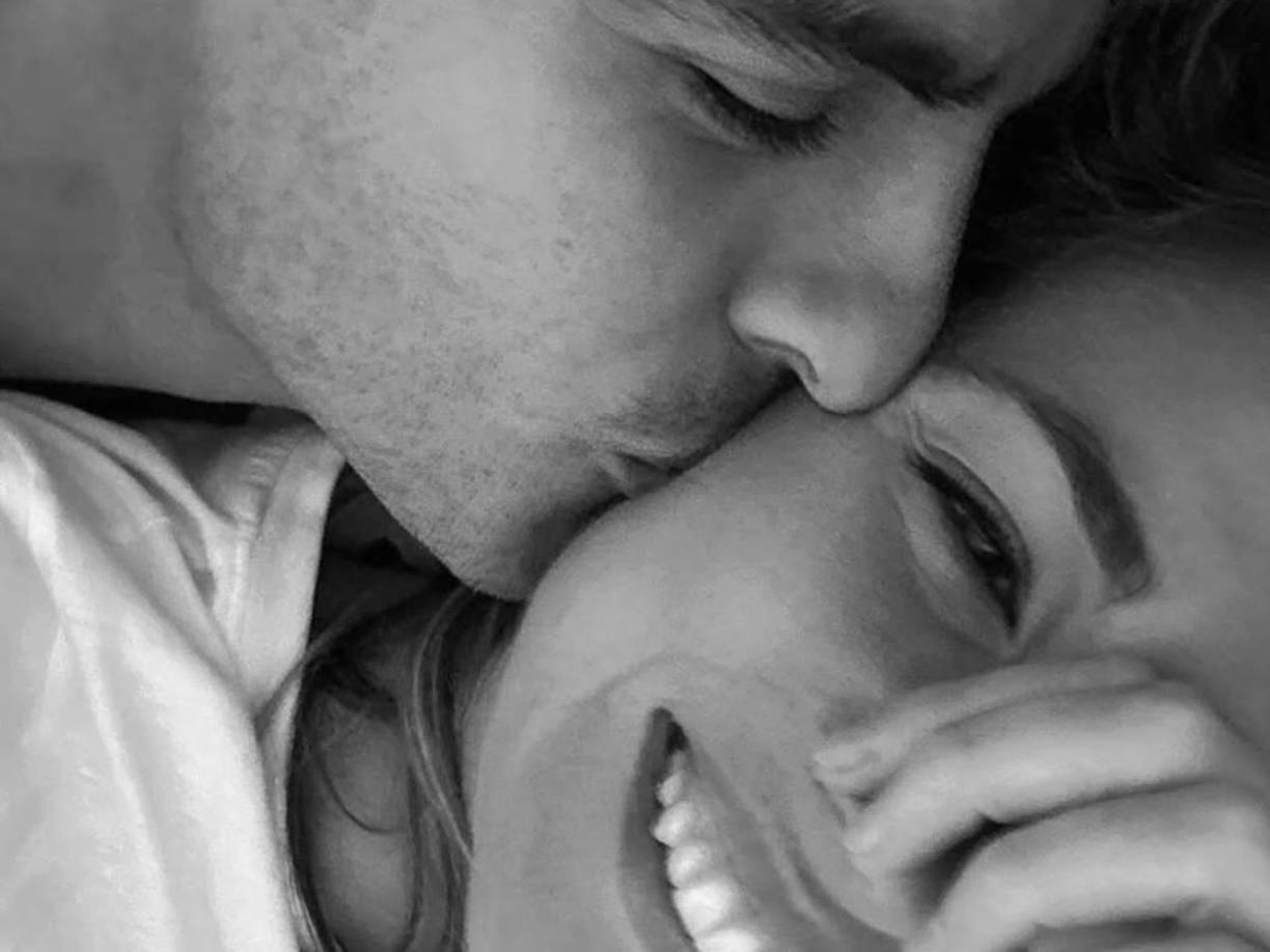 Ambos han publicado esta cariñosa foto en la que se ve a Álvaro Morata dando un beso a Campello. Además, la imagen viene acompañada de un corazón de color rojo.