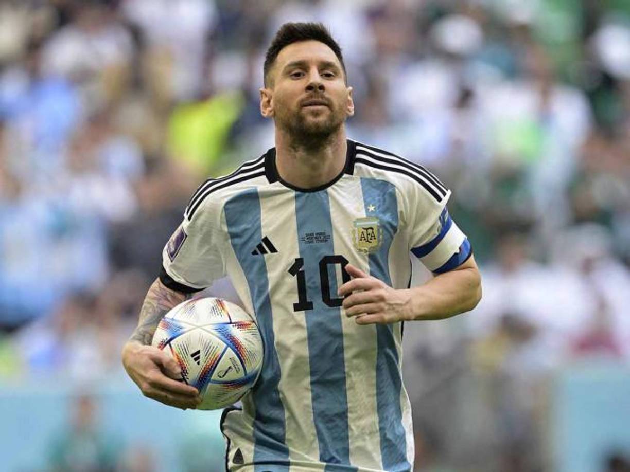 Supuestamente tras conocer la noticia del Papu Gómez, Lionel Messi reaccionó molesto y por tal razón Papu Gómez no fue convocado para los primeros amistosos en el 2023 que sostendrá la selección de Argentina.