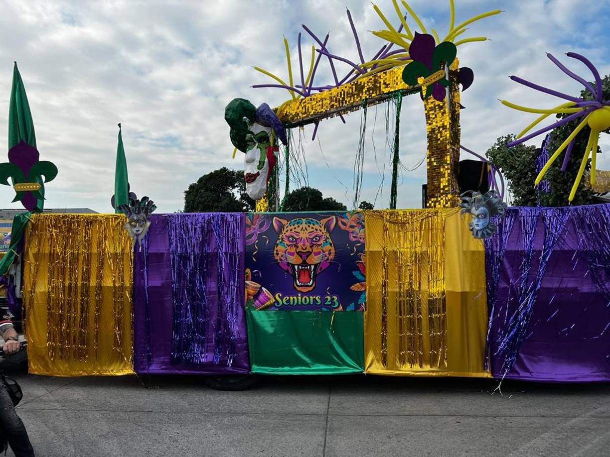 La carroza y el evento tuvieron el tema de Mardi Gras, ejecutado por Touchés Honduras by Elias Delcid. 