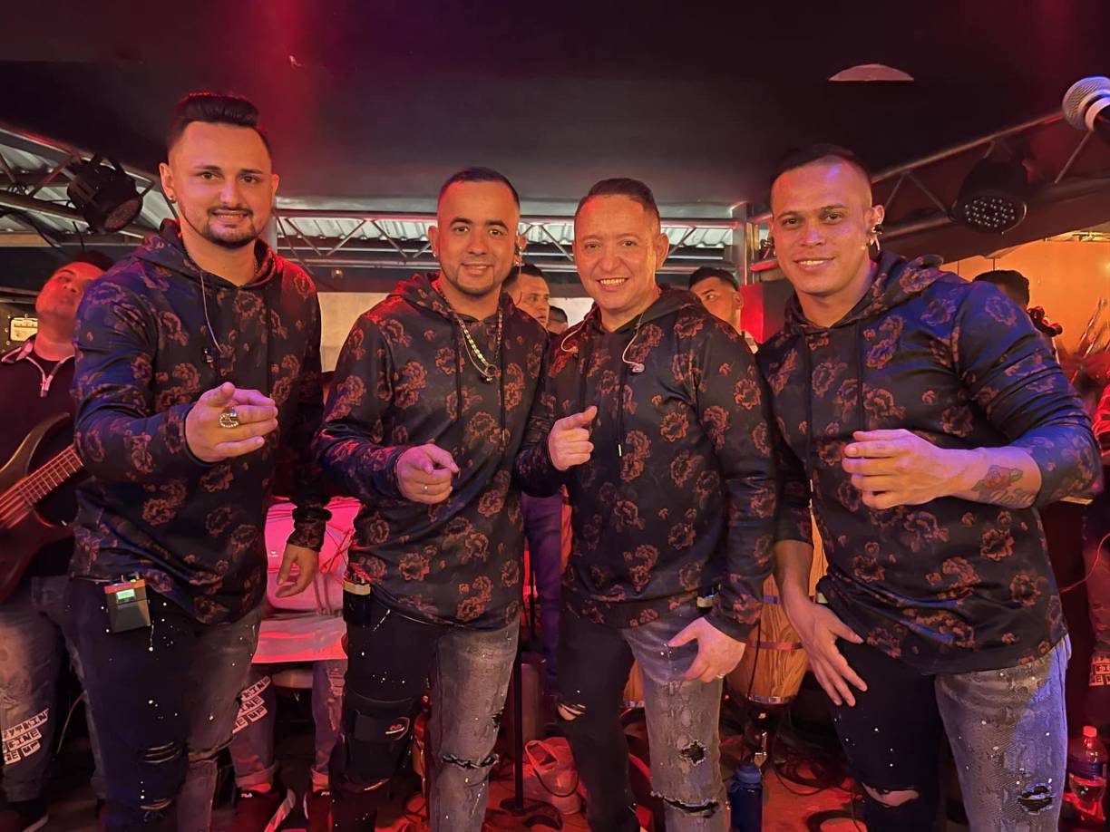 LA GRAN BANDA, SANTA FÉ, SILVER STAR.Fecha: 1 de enero<br />Lugar: Soccer Sport Bar en el bulevar del norte frente a canchas Tara en San Pedro Sula.<br />Hora: 3:00 pm <br />Reservaciones: 9746-7138