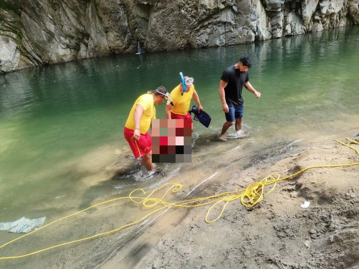 El cuerpo de Bomberos recuperó el cadáver del joven. 