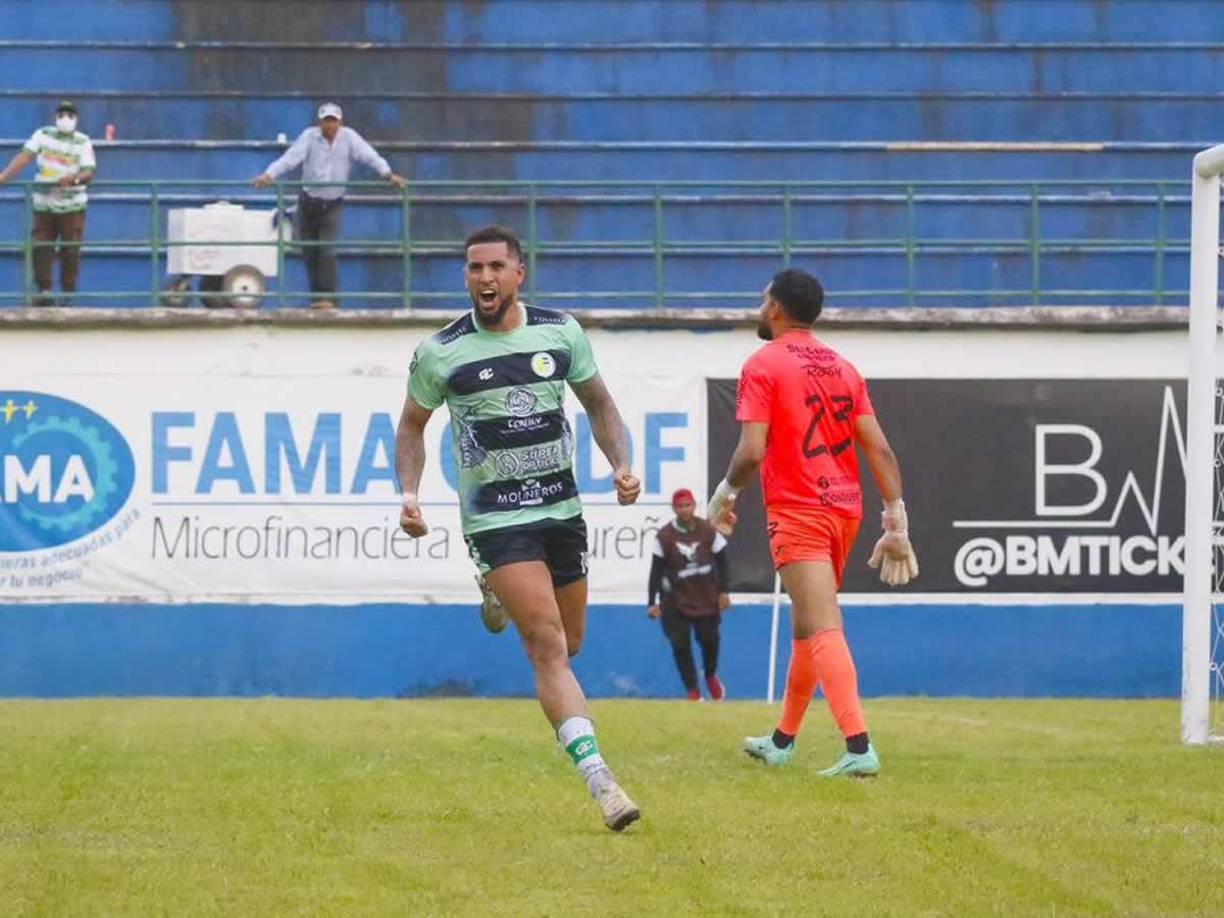 Rodrigo de Olivera celebrando su tercer gol en la Liga Nacional de Honduras.