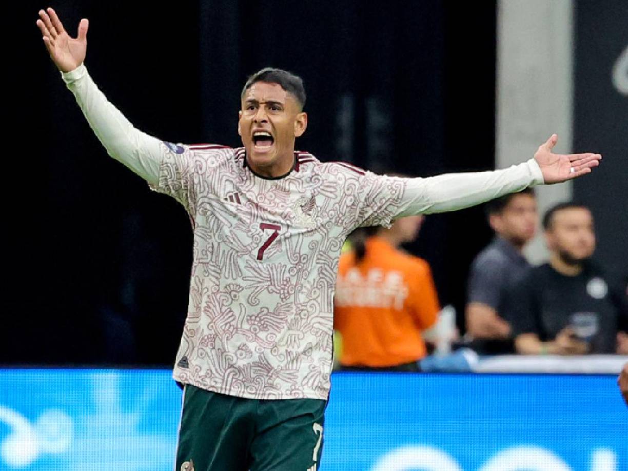 Volantes: Luis Romo del Monterrey.