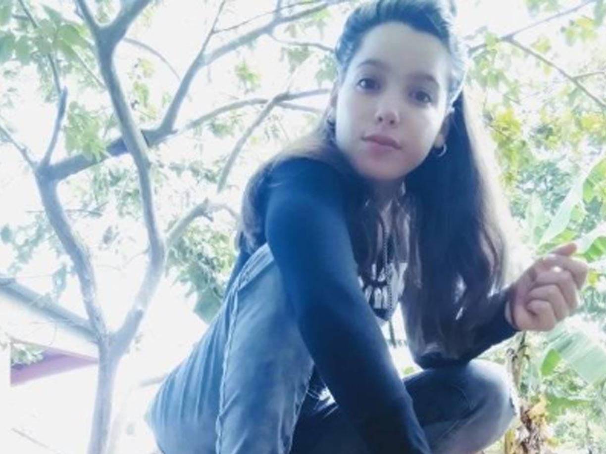 “Ella llegó pidiendo ayuda a la policía que ese hombre la iba a matar. La tuvieron dentro de la policía. El tipo se metió y la sacó y ya luego la macheteo. Después fue que ellos le dieron un tiro” comentaron algunos testigos.