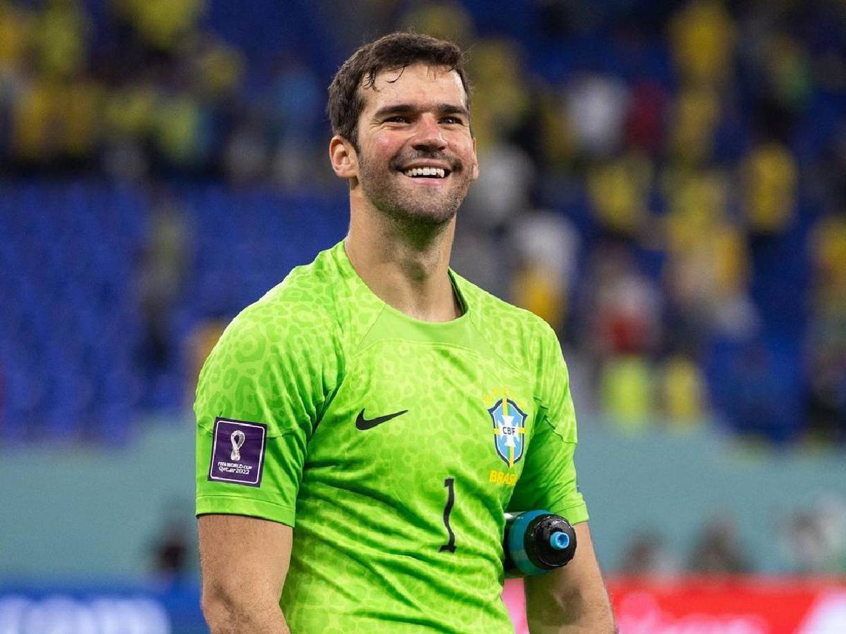 Portero: Alisson Becker, el entrenador Dorival Júnior confirmó solo dos titulares para enfrentar a México y uno de ellos es el portero del Liverpool.