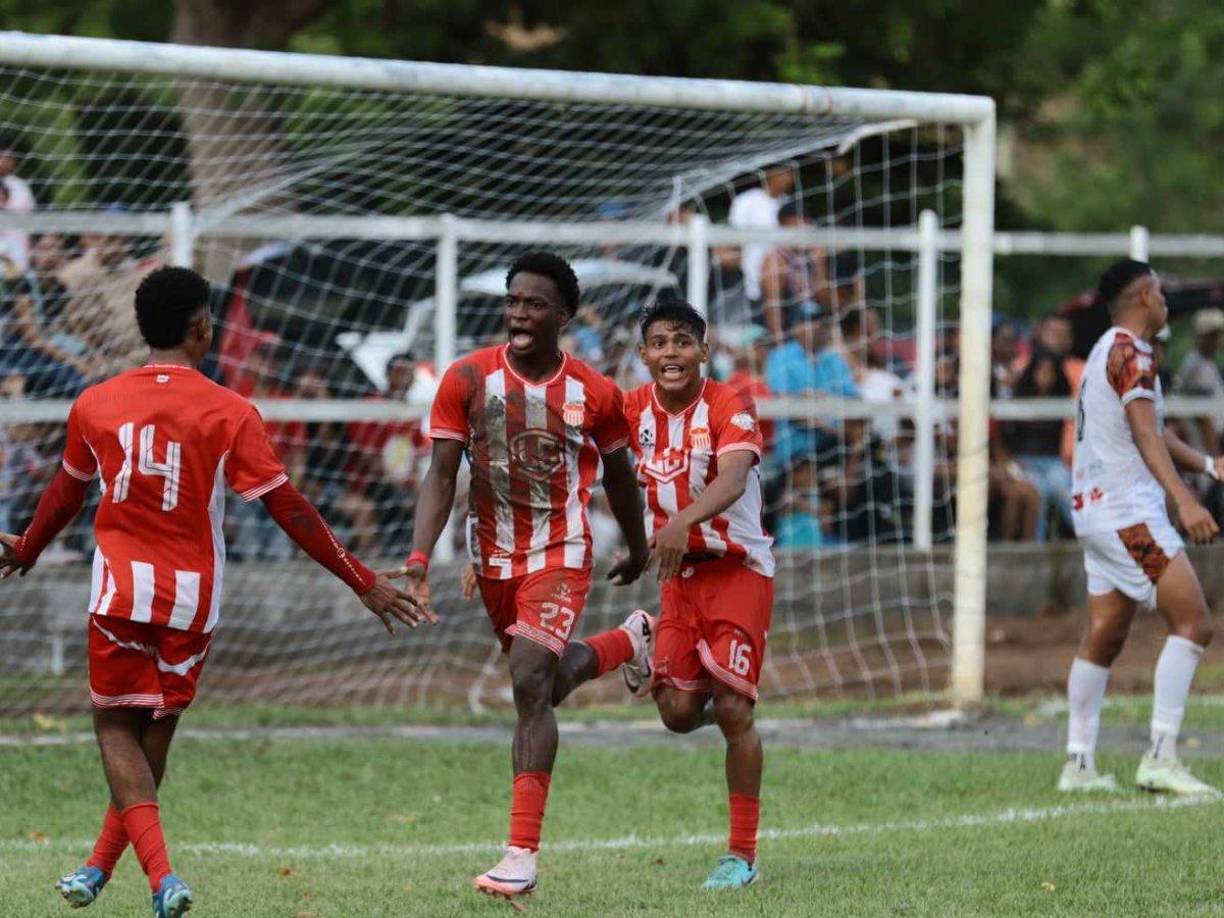 Jorge Castillo se encargó de anotar el gol del empate . Fue la primera anotación del Vida en la historia de la Liga de Ascenso.