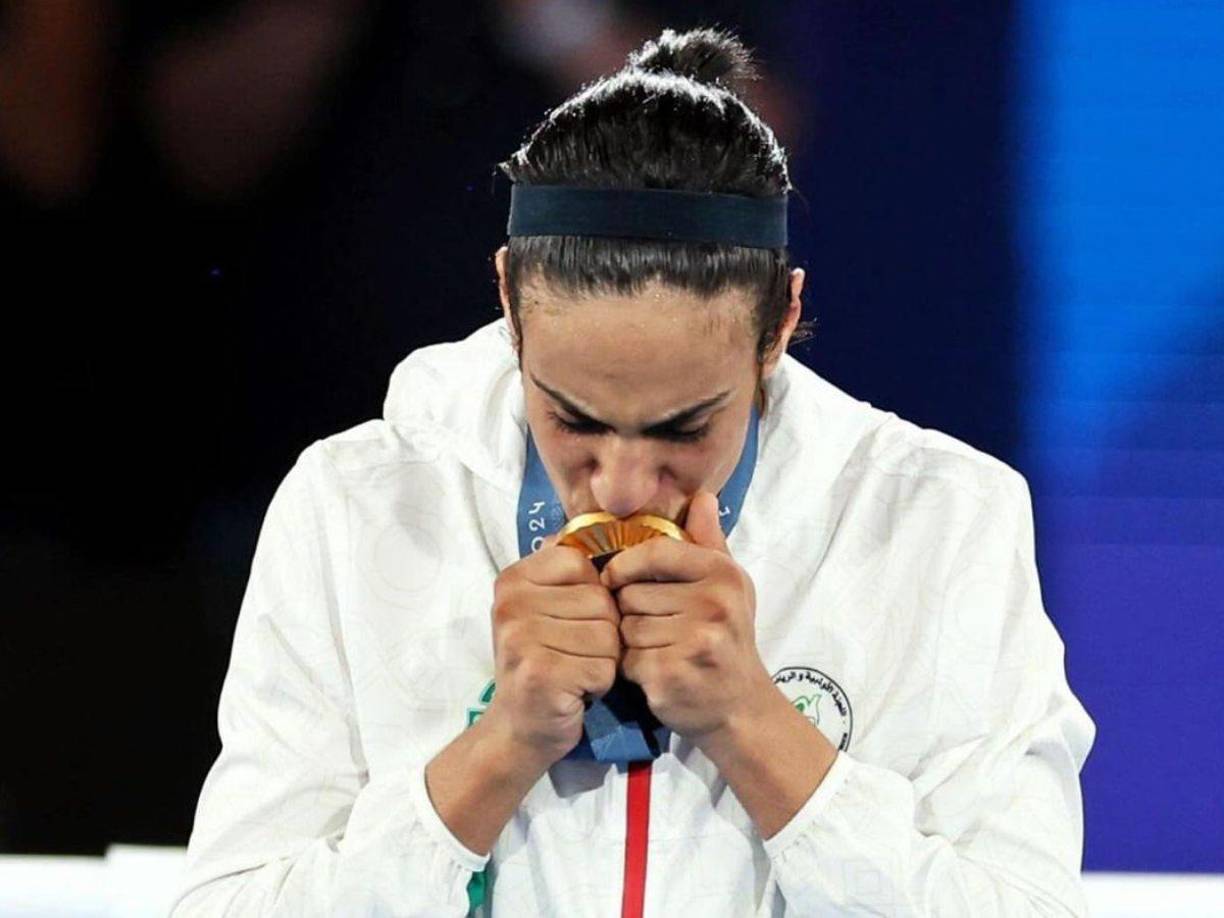 La atleta hizo caso omiso a las críticas y conquistó medalla de oro en los Juegos Olímpicos París 2024.