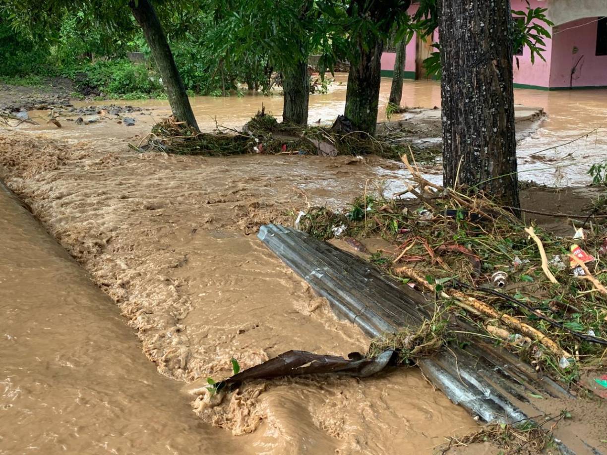 Pobladores de diversos municipios de Colón reportan que desde la noche del jueves no cuentan con el servicio de energía eléctrica. 